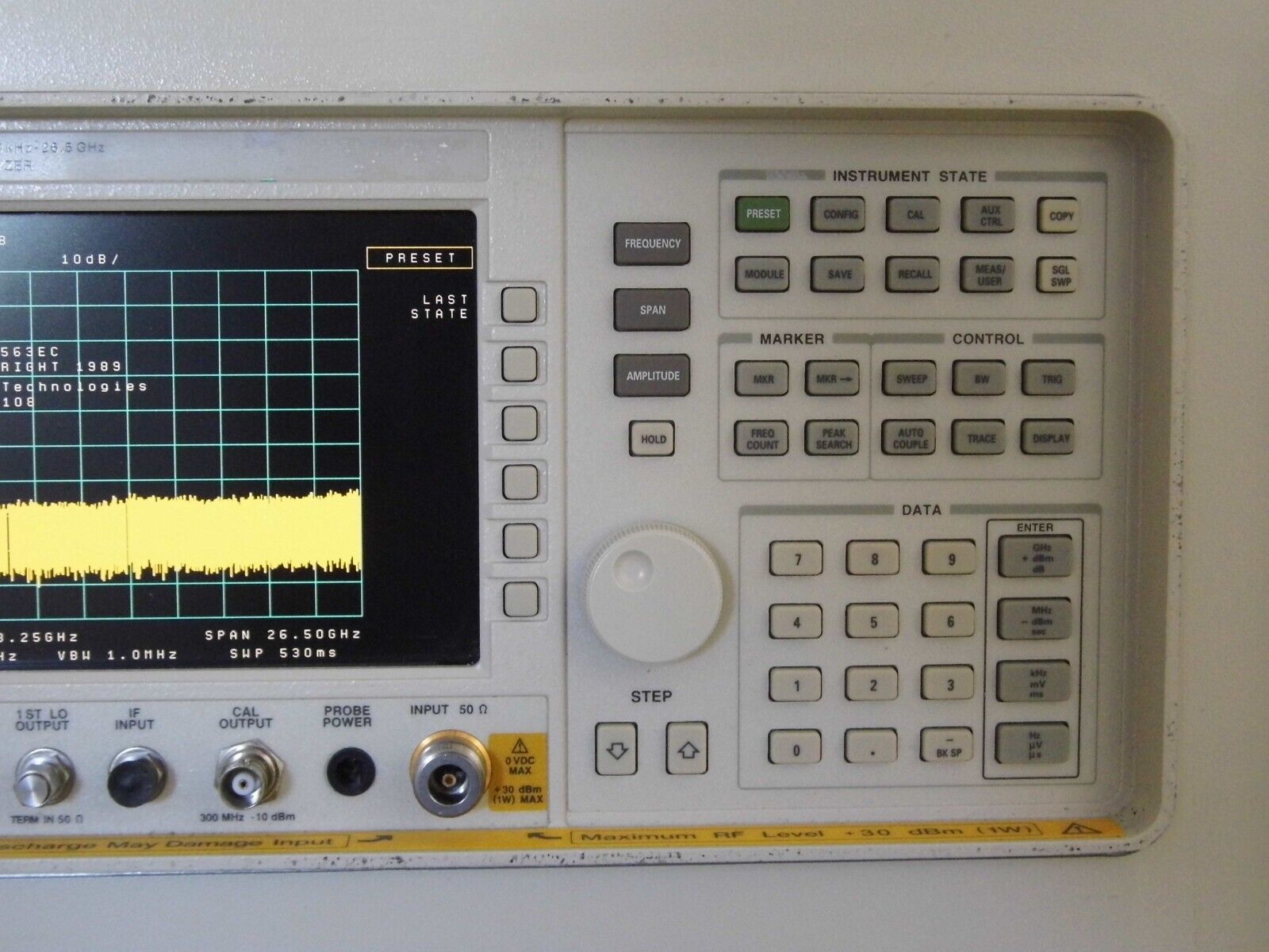 Agilent 8563EC with options 007 and UK6 rack mounted Agilent 8563EC with options 007 and UK6 rack mounted